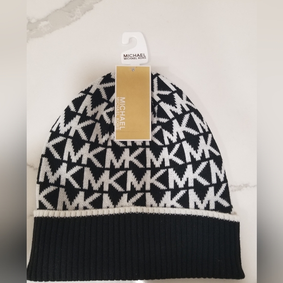 NWT! MICHAEL KORS BLACK & WHITE CUFF KNIT HAT WOMEN'S BEANIE MK LOGO - Picture 2 of 6
